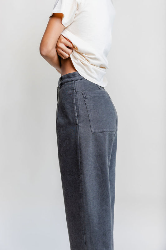 7115 by Szeki Tailored Curve Legged Pant