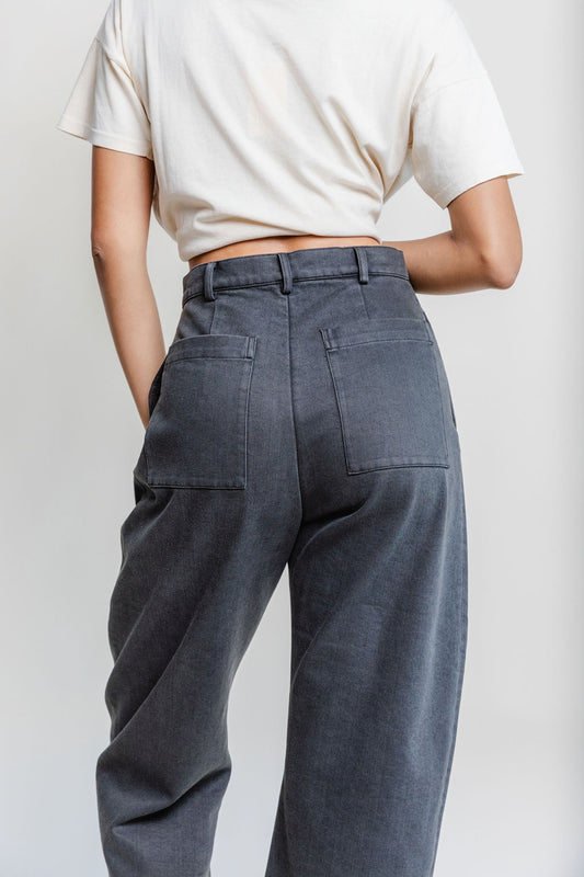 7115 by Szeki Tailored Curve Legged Pant